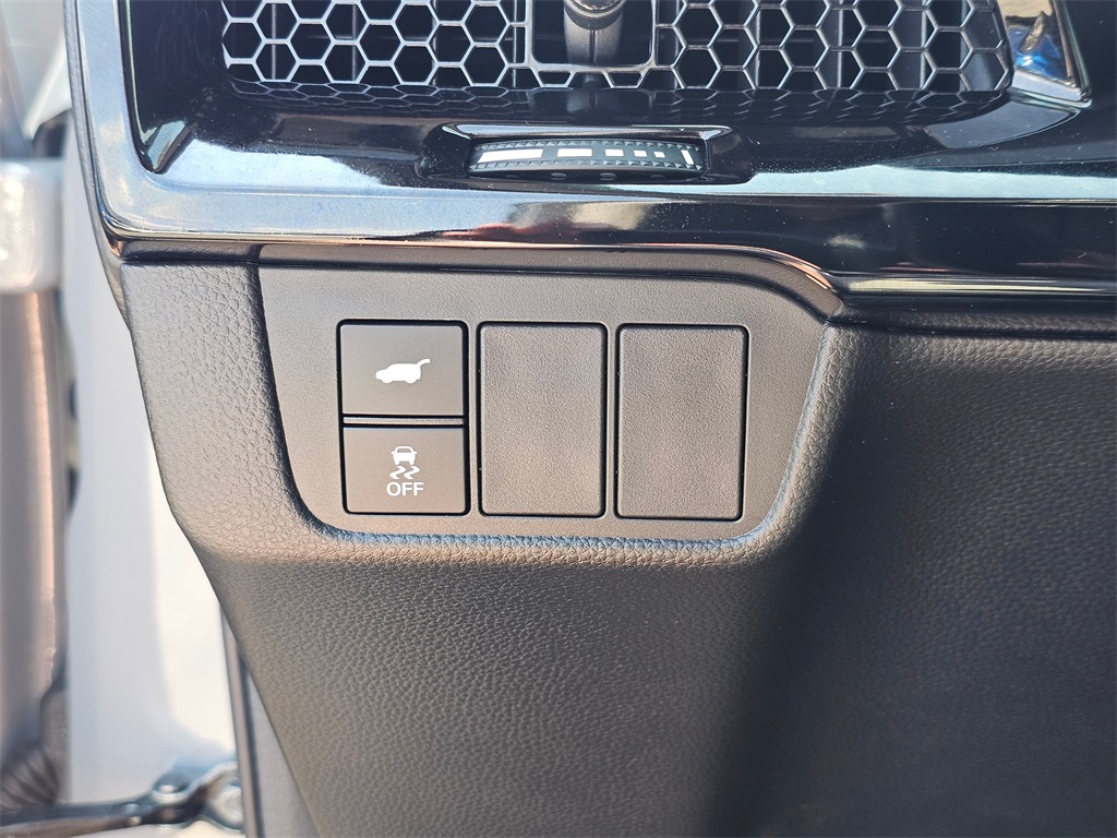 Vehicle image 31 of 34