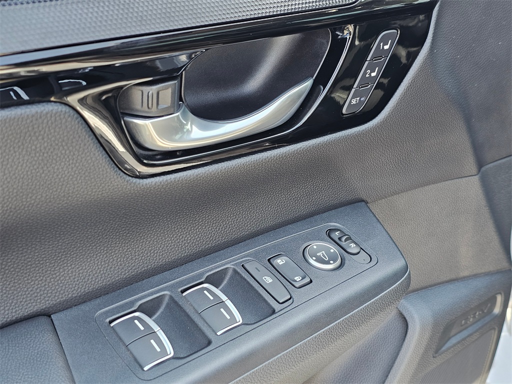 Vehicle image 26 of 34