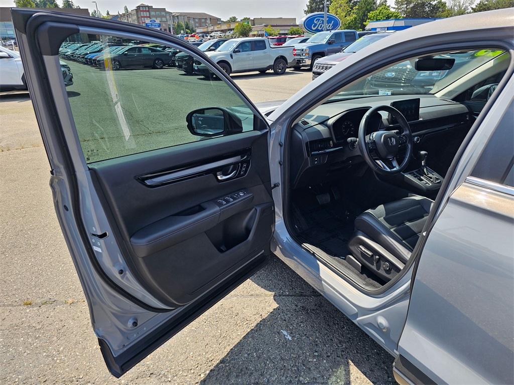 Vehicle image 18 of 34