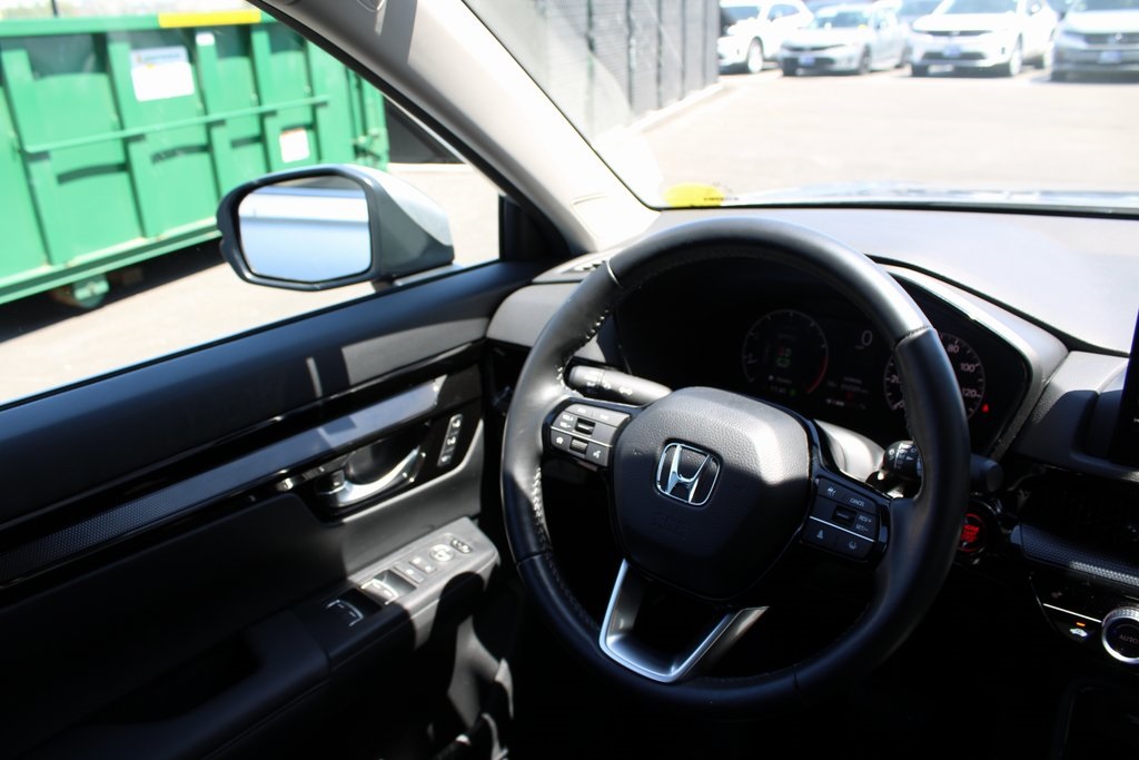 Vehicle image 15 of 42