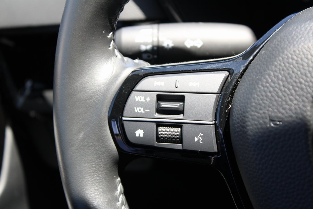 Vehicle image 31 of 42