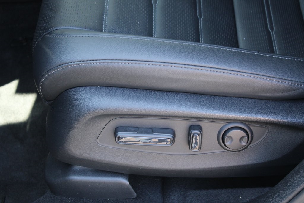 Vehicle image 37 of 42