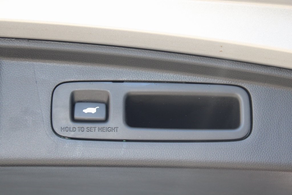 Vehicle image 35 of 42