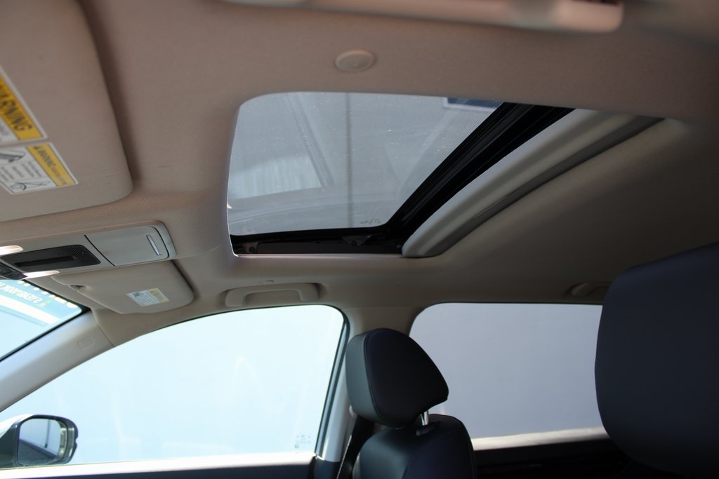 Vehicle image 19 of 42