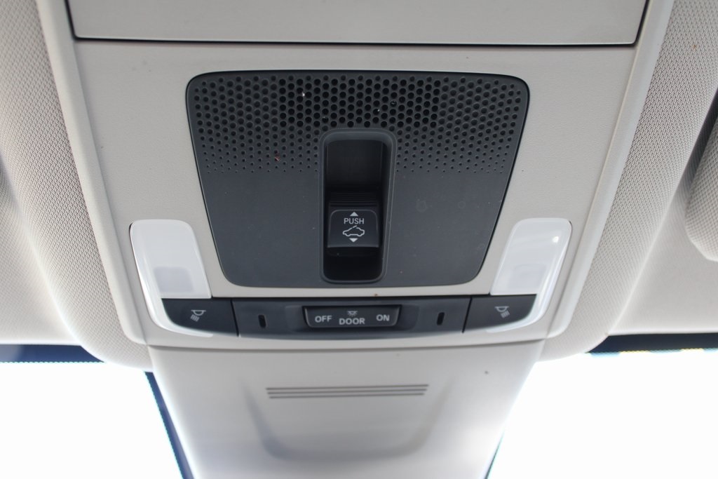 Vehicle image 39 of 42