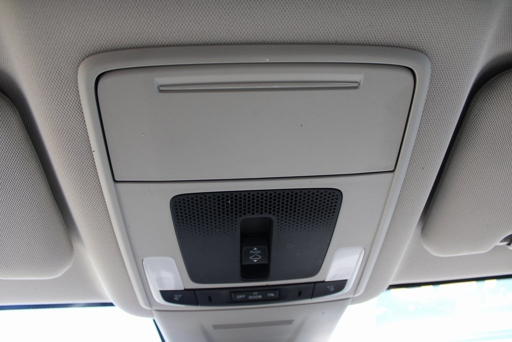 Vehicle image 34 of 42