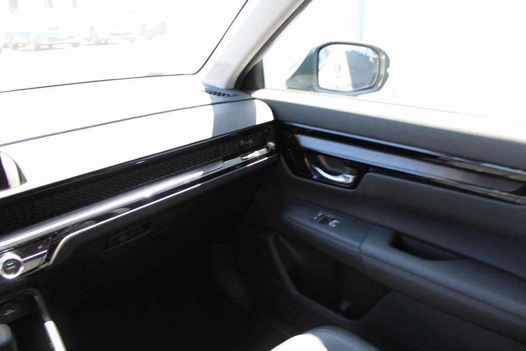 Vehicle image 16 of 42