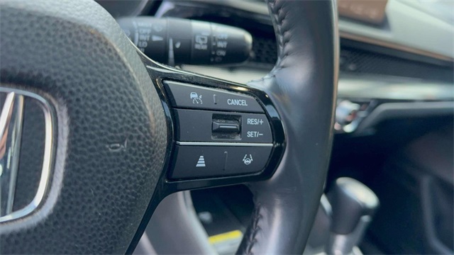 Vehicle image 23 of 34