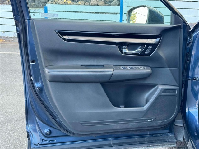 Vehicle image 28 of 34