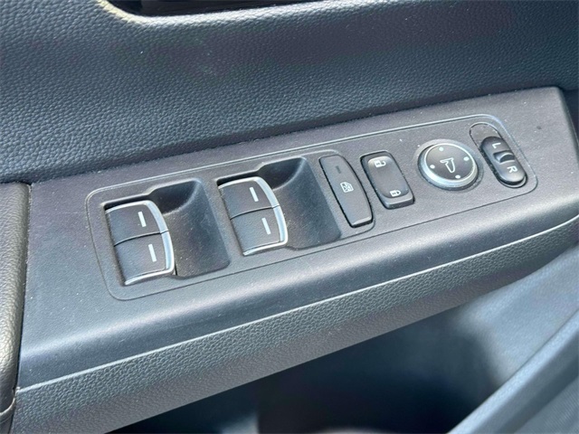 Vehicle image 32 of 34