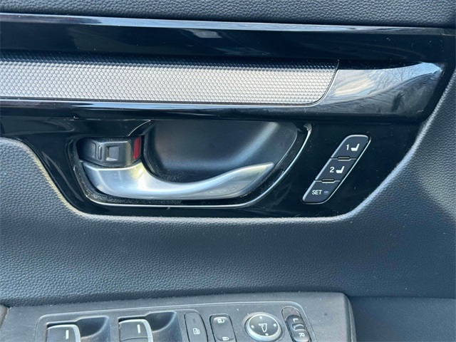 Vehicle image 27 of 34