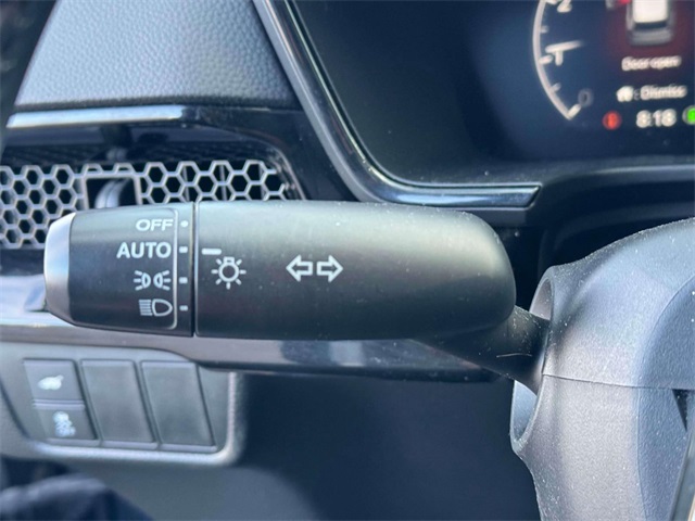 Vehicle image 17 of 34