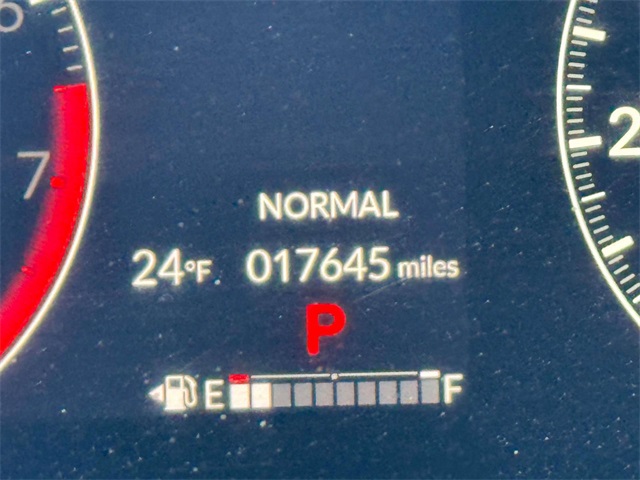 Vehicle image 18 of 34