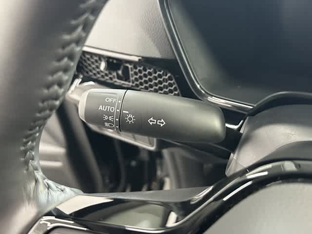Vehicle image 21 of 25