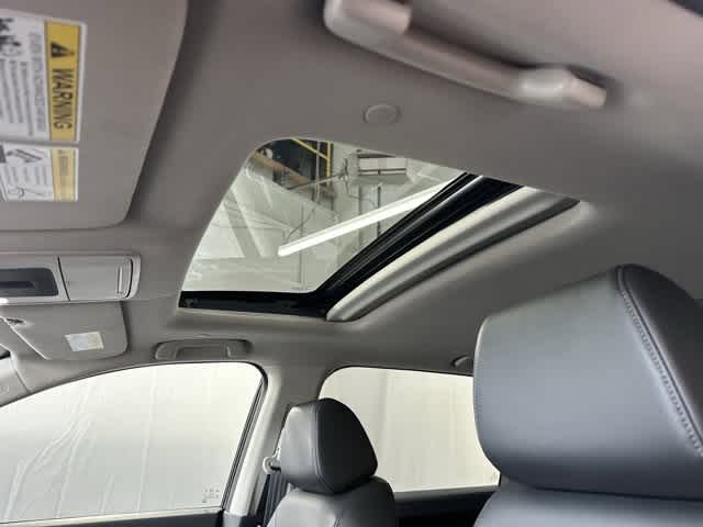 Vehicle image 24 of 25