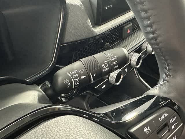 Vehicle image 18 of 25