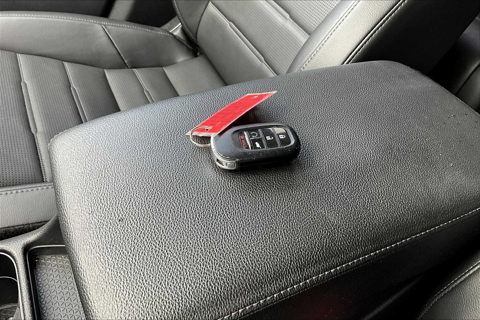 Vehicle image 27 of 35
