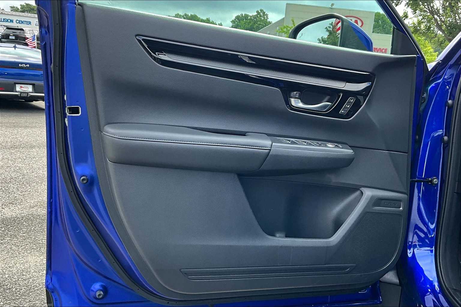 Vehicle image 25 of 35