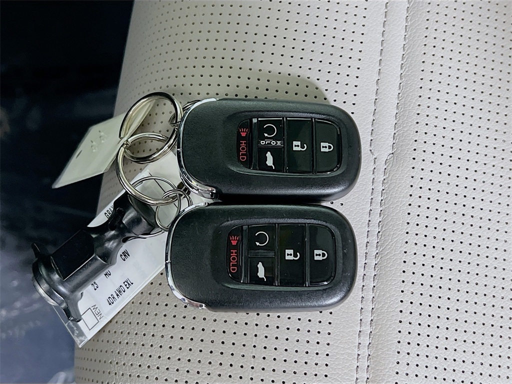 Vehicle image 27 of 36