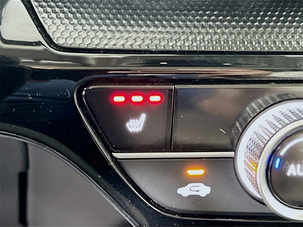 Vehicle image 34 of 36