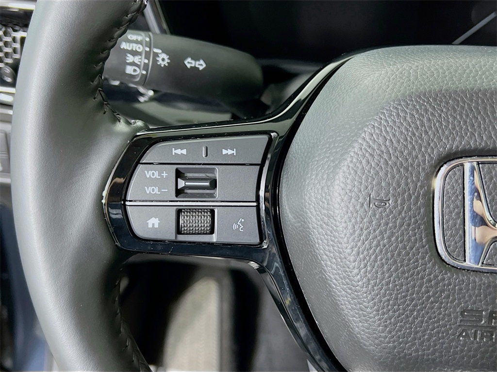 Vehicle image 29 of 36