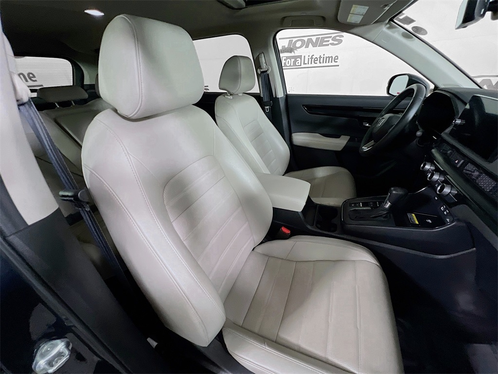Vehicle image 13 of 36