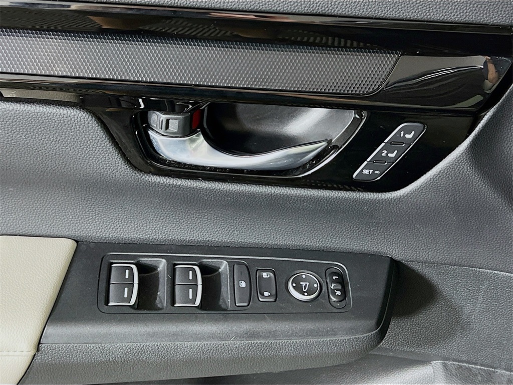 Vehicle image 35 of 36