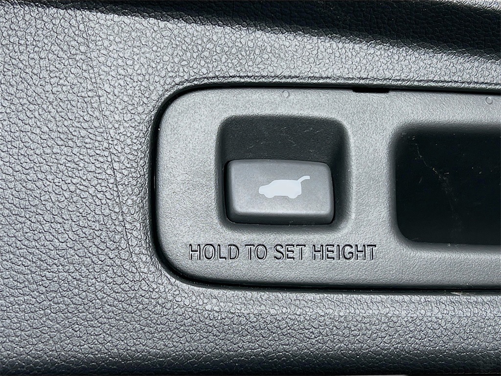 Vehicle image 25 of 36