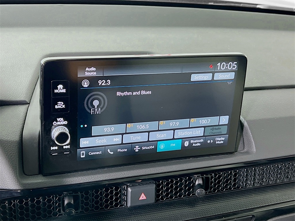Vehicle image 21 of 36
