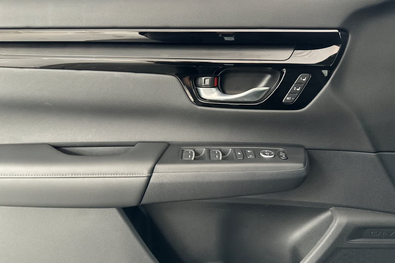 Vehicle image 23 of 28