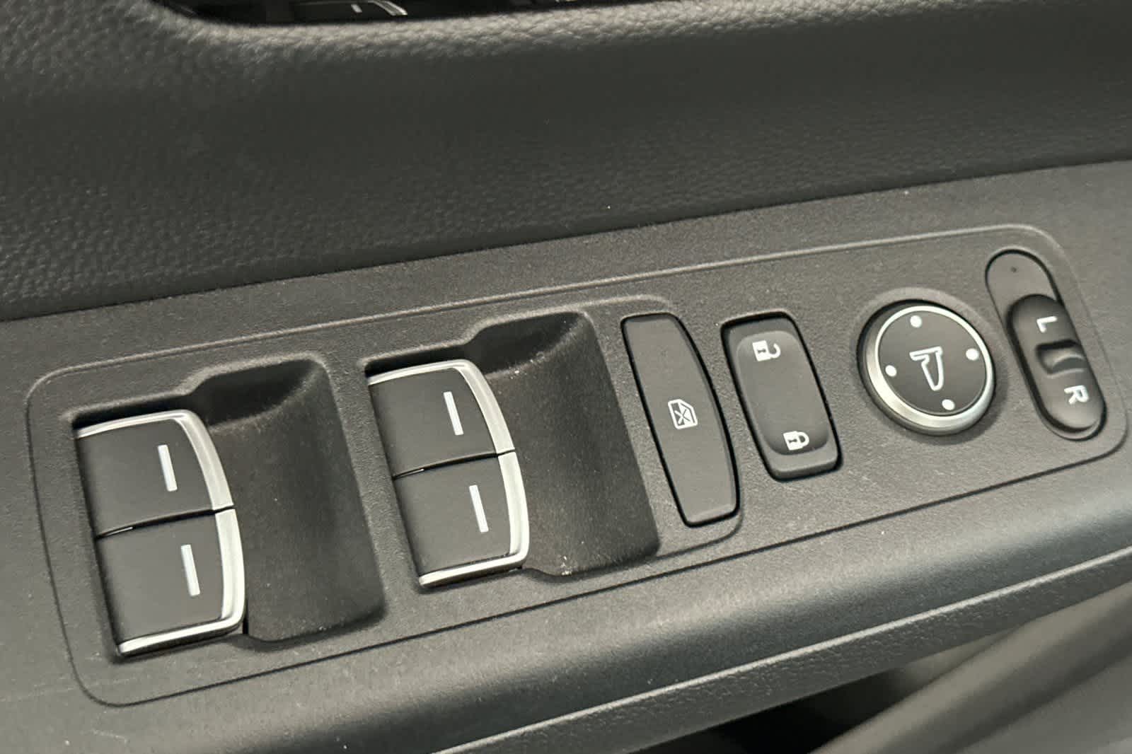 Vehicle image 24 of 28