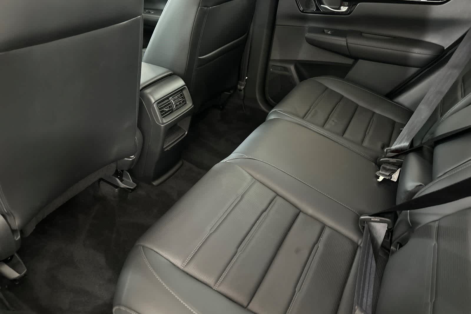 Vehicle image 11 of 28