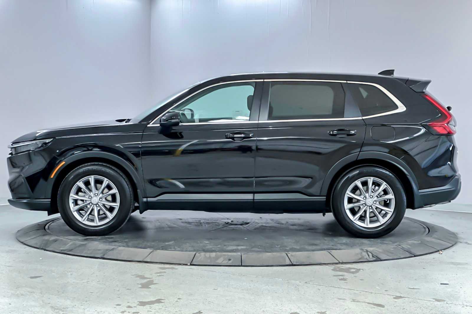 Vehicle image 7 of 28