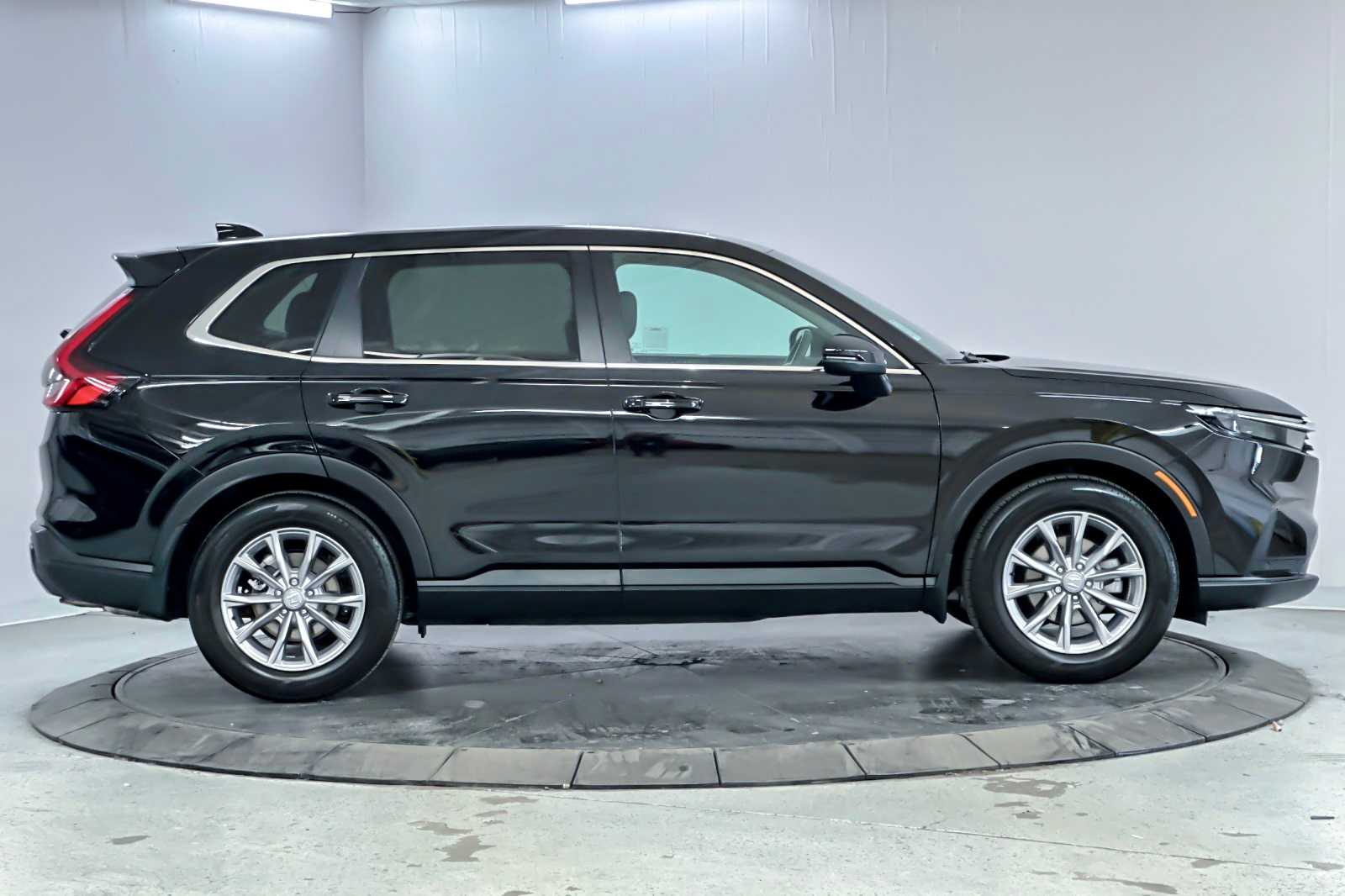 Vehicle image 4 of 28
