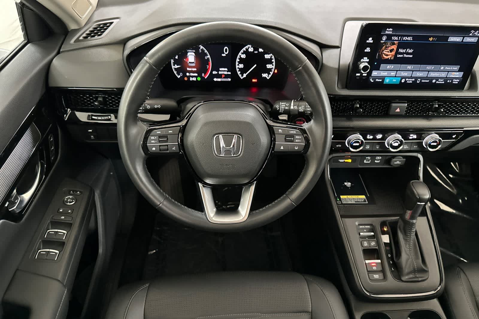 Vehicle image 13 of 28