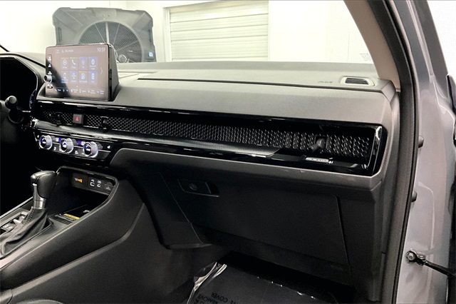 Vehicle image 16 of 38