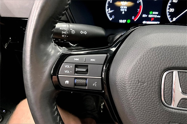 Vehicle image 34 of 38