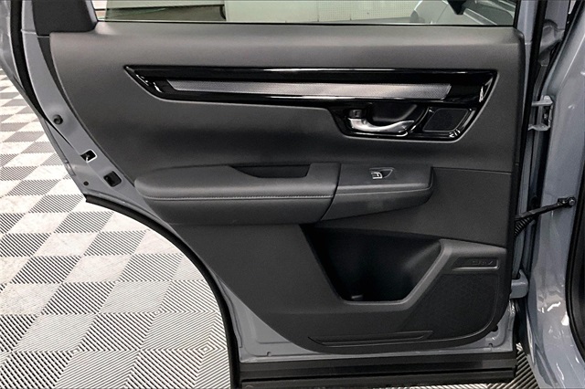 Vehicle image 26 of 38