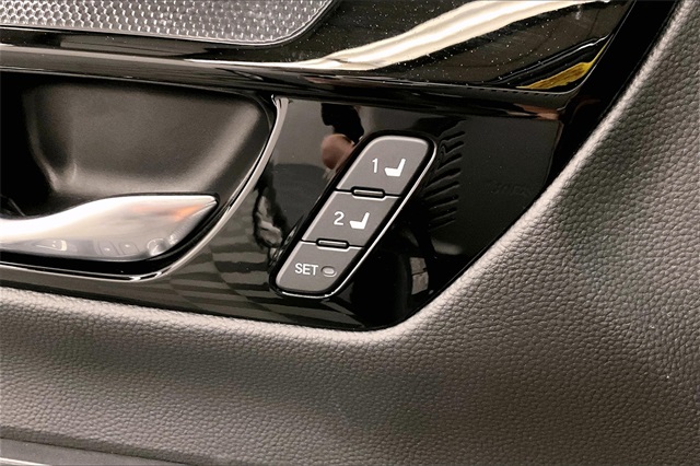 Vehicle image 27 of 38