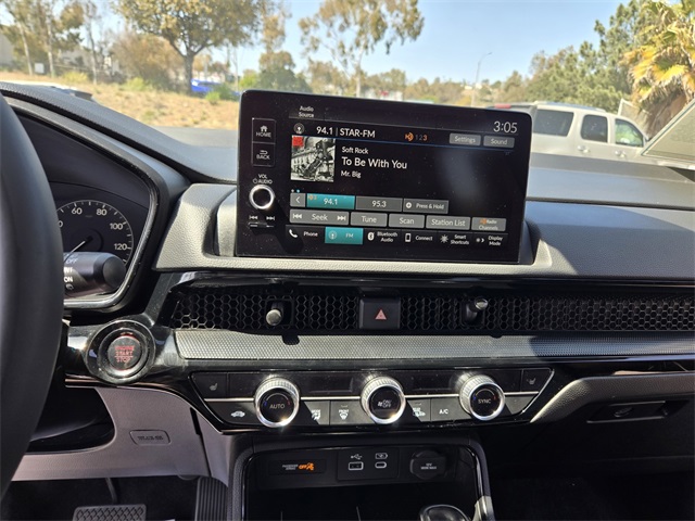 Vehicle image 24 of 28