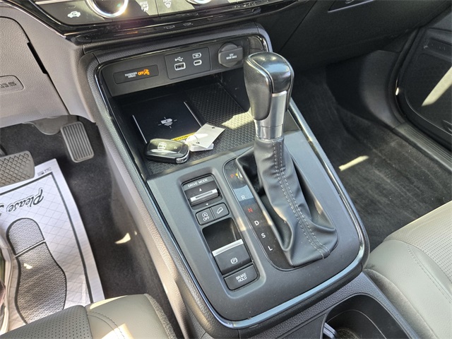 Vehicle image 23 of 28