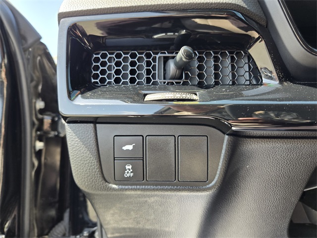 Vehicle image 25 of 28