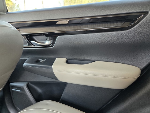 Vehicle image 15 of 28