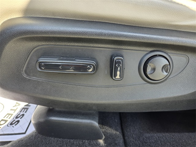 Vehicle image 20 of 28