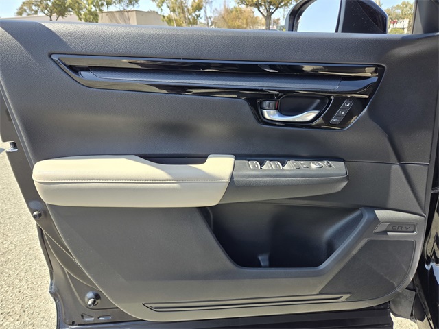Vehicle image 21 of 28