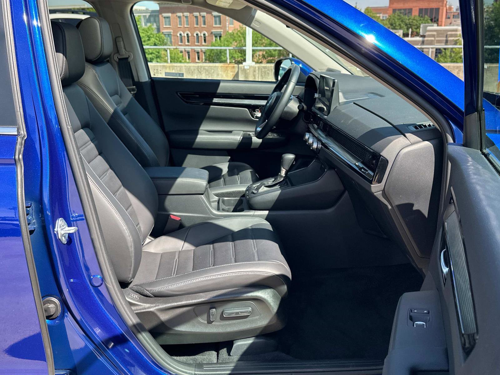Vehicle image 13 of 26