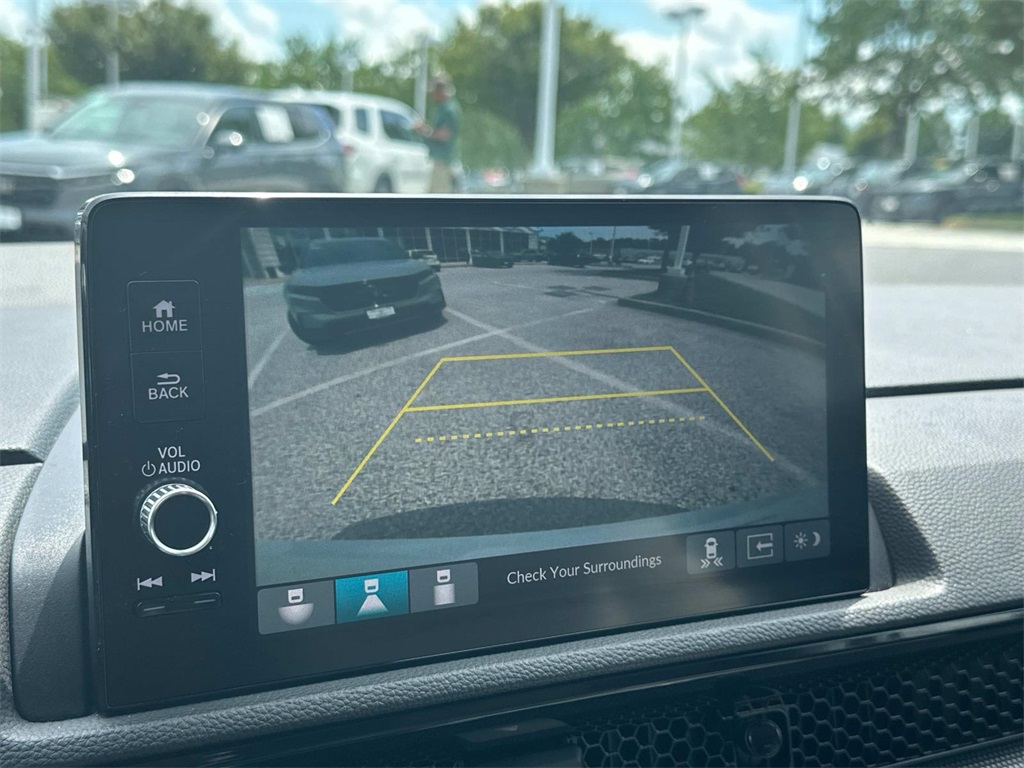 Vehicle image 17 of 30