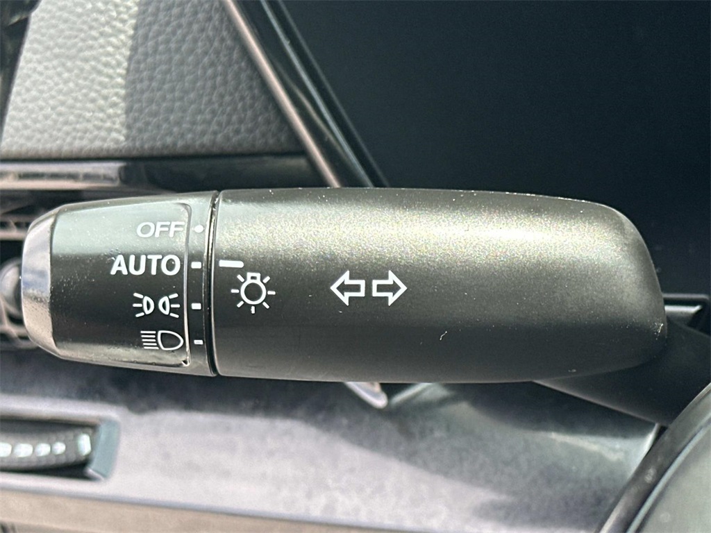 Vehicle image 24 of 30
