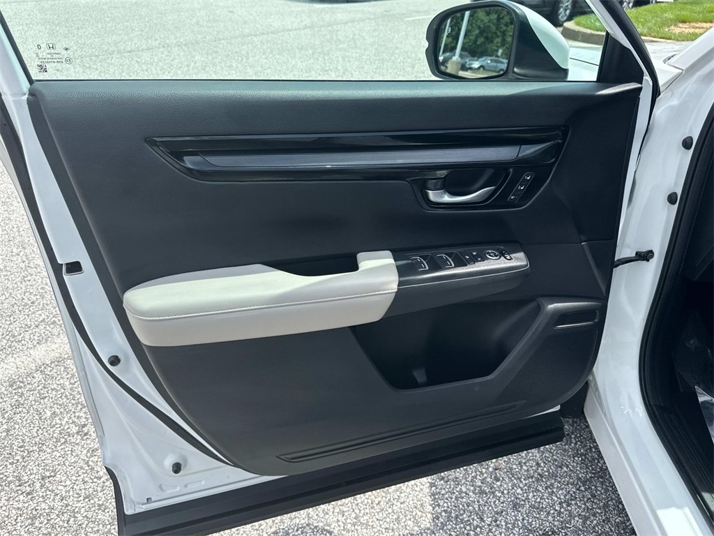 Vehicle image 20 of 30