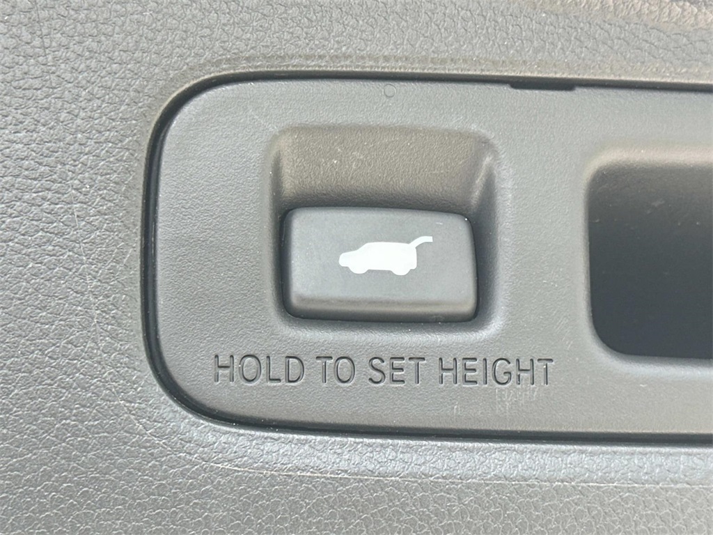 Vehicle image 21 of 30